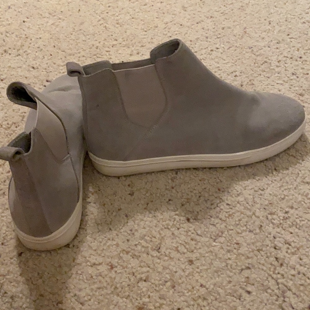 BLONDO size 10 waterproof slip ons